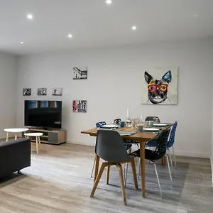 appartement-t3-centre-historique-vieux-rodez-parking-gratuit.midi-pyreneeshotels.com/